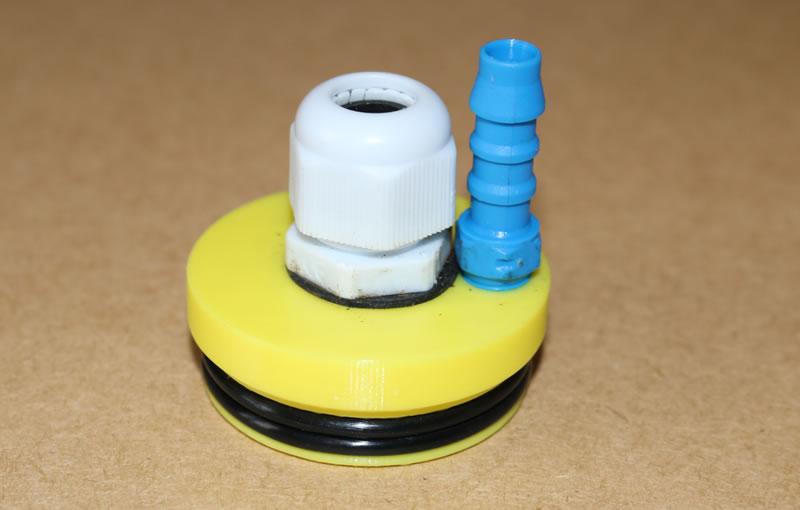 Image showing the cable gland and hose fitting fitted to the cap