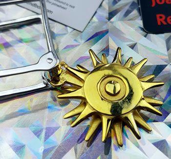 It opens up into a usefull pinwheel