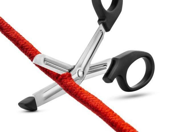 Image showing the Blush Temptasia Safety Scissors cutting through rope