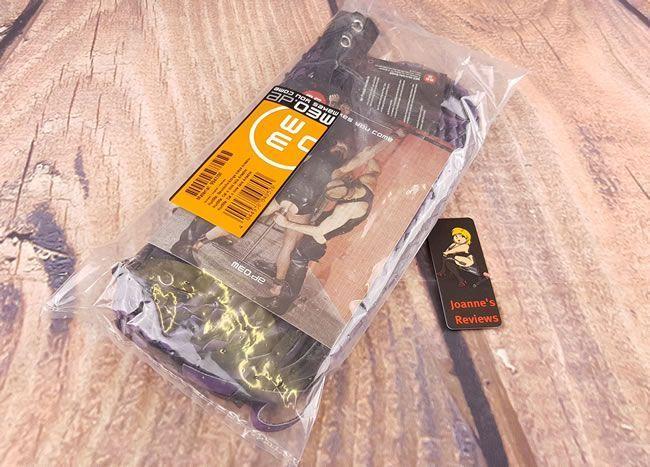 Image showing the minimalistic packaging of this cat o nine tails