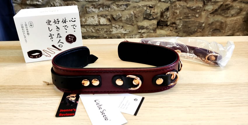 Image showing the Collar & Leash set out of the box