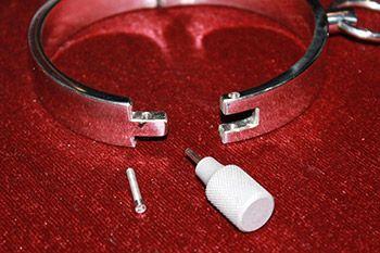 These shackles feature a simple but effective locking screw