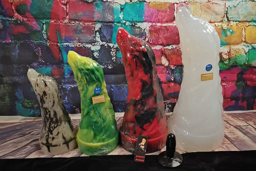 Image montrant les quatre tailles et couleurs du dragon de John