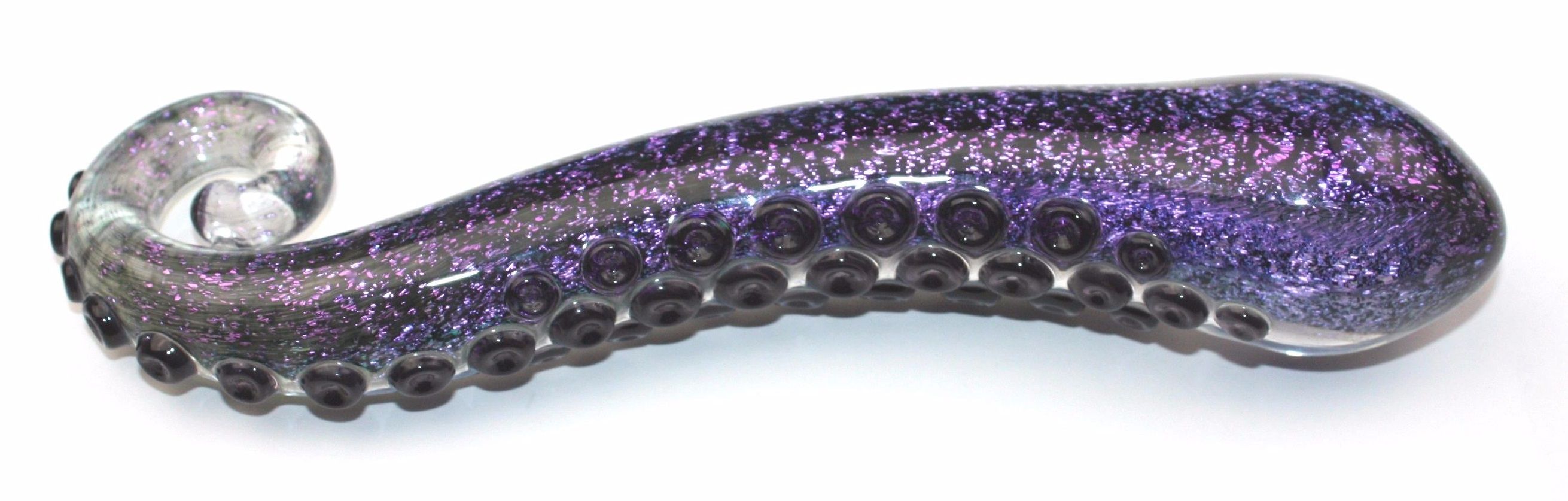 This dildo is amazing craftsmanship and it looks stunning