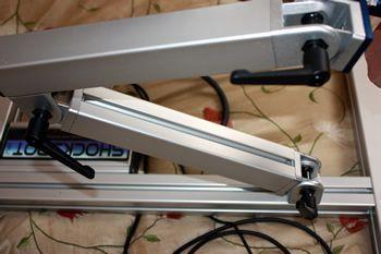 Les trois pinces permettent une grande flexibilité dans le positionnement