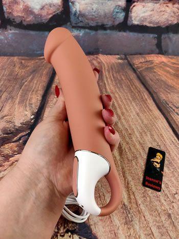 Image showing the Satisfyer Master Vibe in Joanne's hand