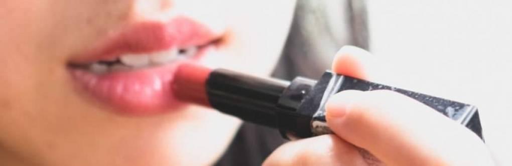 لديّ صنم ipstick كبير جدًا ولا أحب أكثر من تطبيقه ببطء في إغاظة الجمهور من يريد أن يبحث. هل تحب أحمر الشفاه؟ صورة لدي صنم أحمر الشفاه
