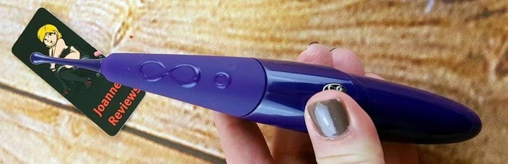 Kiváló áttekintés a vibrátorokról és a rezgésekről, amelyeket kézzel vagy egy kibaszott géppel lehet használni. Nézze meg, hogyan szeretek használni őket Zumio Amazing Clitoral Vibrátor
