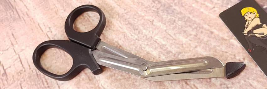 Blush Temptasia Safety Scissors